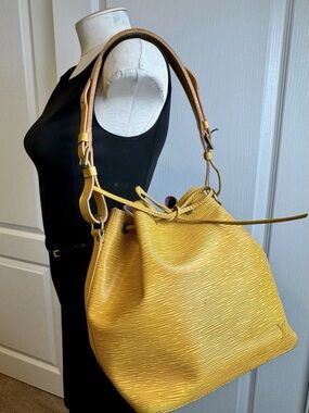 Louis Vuitton Yellow Noé Epi Leather Bucket Bag